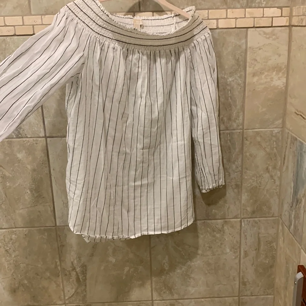 Michael Kors, medium quarter sleeve, light cotton weight top - Picture 1 of 7